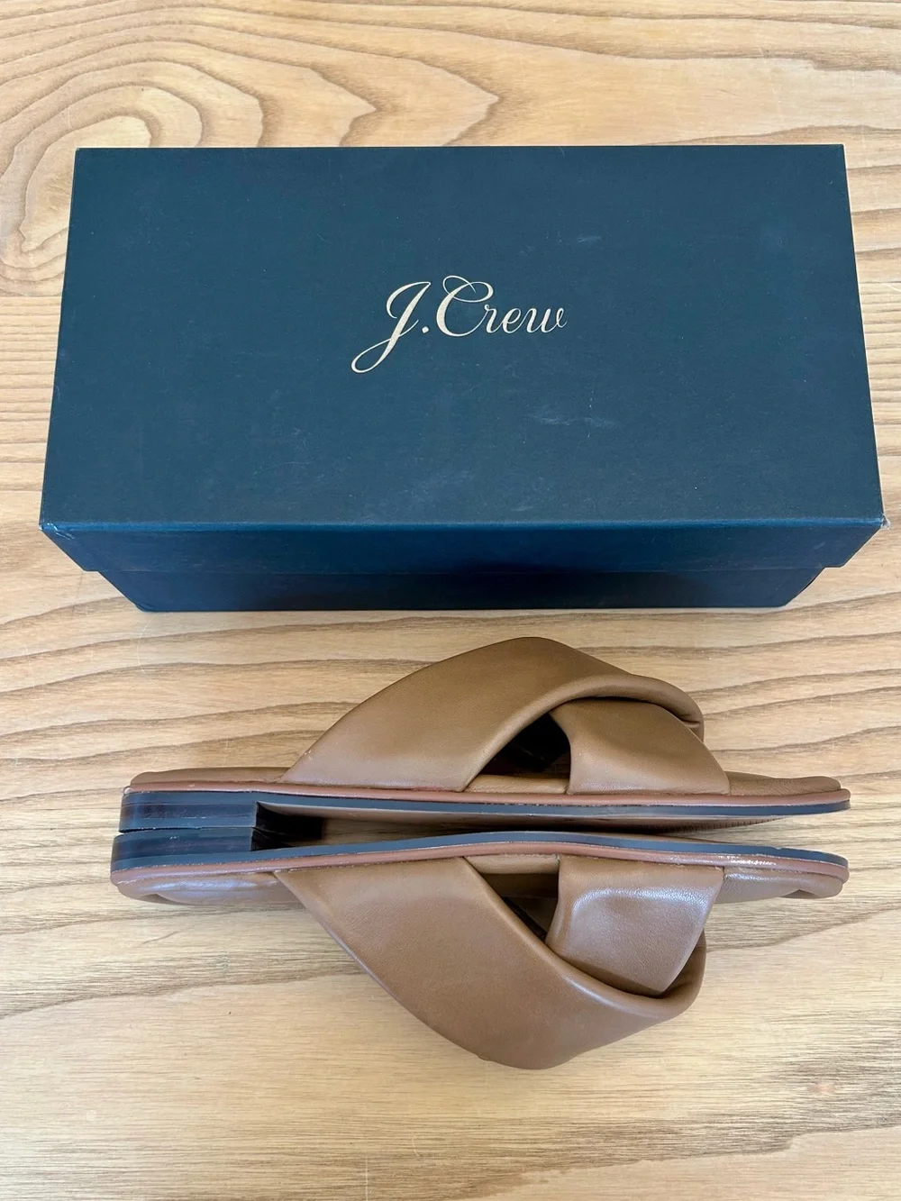 J. Crew Menorca padded cross-strap sandals in leather. Size 8.